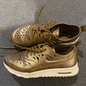 Nike Air Max Thea Joli Gold
